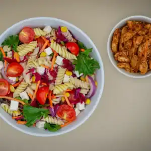 spicy chicken bowl salat